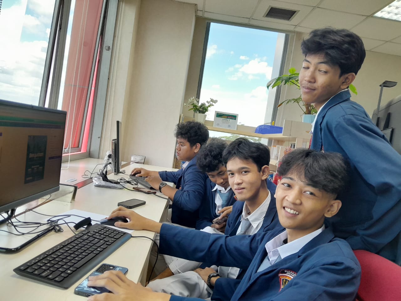 Hari Pertama PKL Bertugas di Dit ISIP