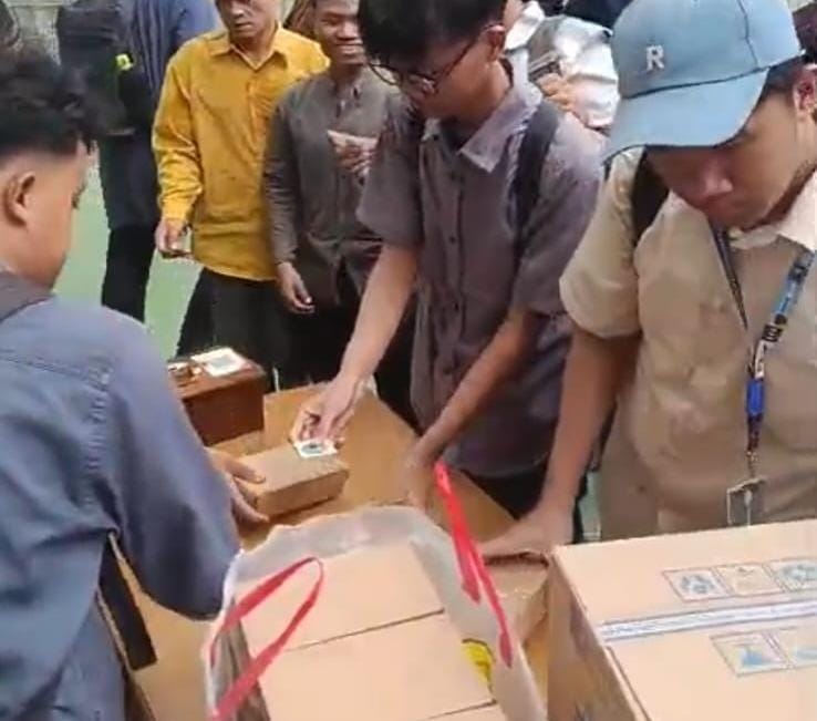 Collaboration between DWP UNJ and DKM MNI to Realize Zero Hunger SDGs through the 'Friday Sharing' Program