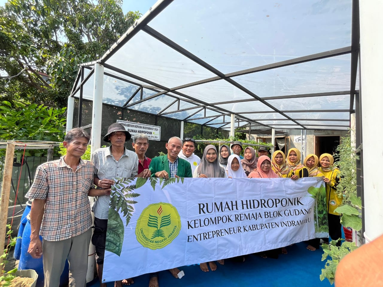 UNJ Encourages the Birth of Young Entrepreneurs Through Community Service Programs in Indramayu